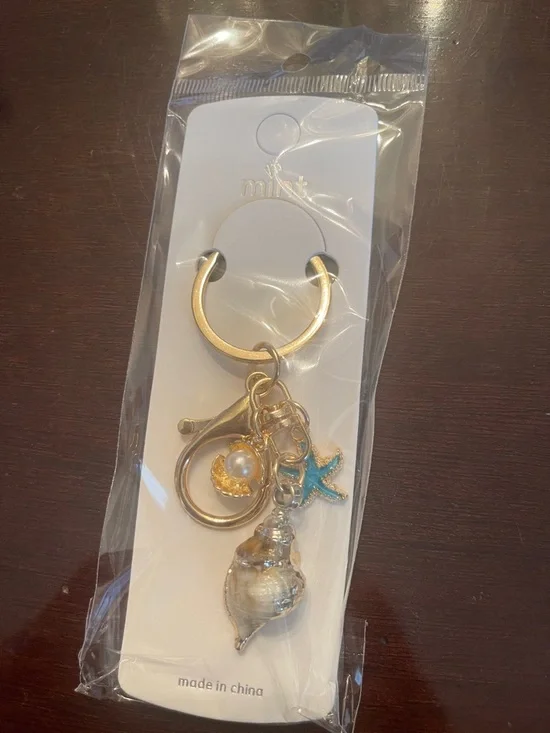Gold Seashell Charm Keyring with Pearl & turquoise blue Starfish nwt conch - Picture 2 of 4